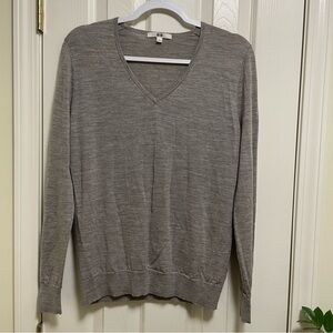 Uniqlo space dye Gray 100% Wool V-Neck Sweater L